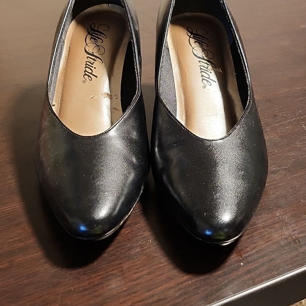 Life Strides Sheila black heels